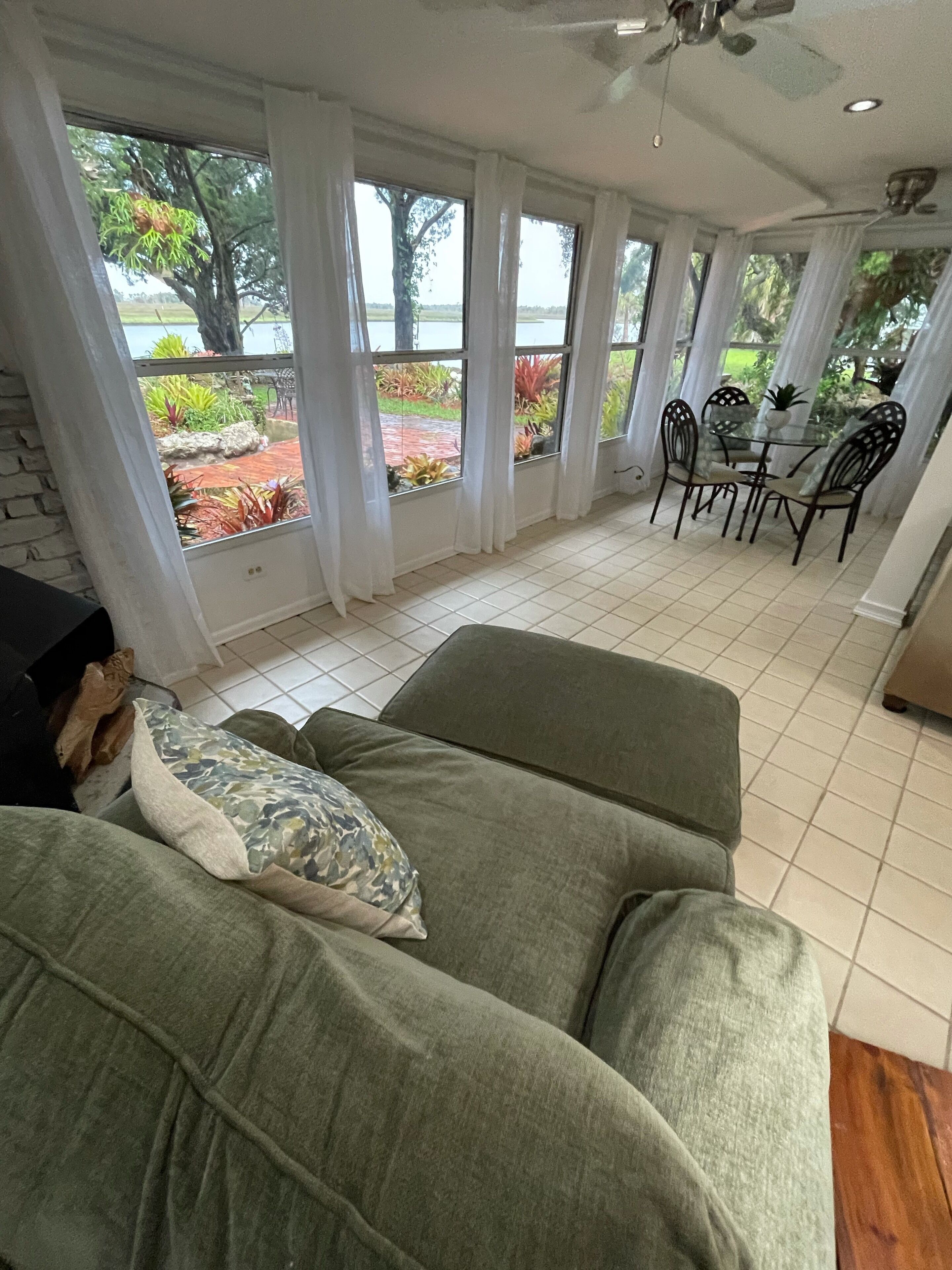 Smart TV, fireplace, DVD player, books