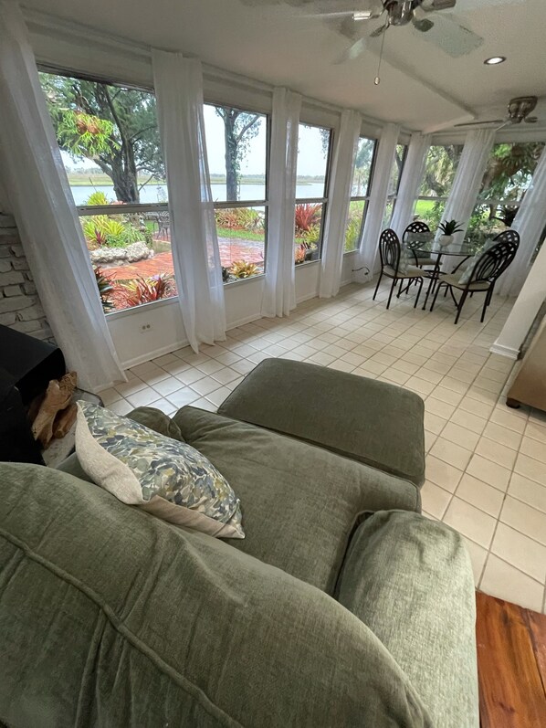 Smart TV, fireplace, DVD player, books