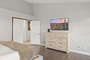 4 bedrooms, desk, iron/ironing board, free WiFi