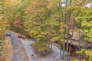 Third-party on-site parking - THREE BEARS CABIN, PRIVATE MOUNTAIN GETAWAY (Sautee Nacoochee)