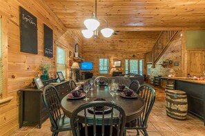 Dining - THREE BEARS CABIN, PRIVATE MOUNTAIN GETAWAY (Sautee Nacoochee)