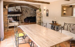 Interior - Lovely home in Generarguese (Generarguese)