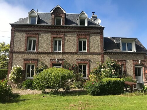 Maison de Maître, Jardin Chatoyant, Village Toutes Commodités au Bord de la mer