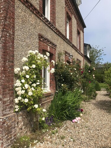 Maison de Maître, Jardin Chatoyant, Village Toutes Commodités au Bord de la mer