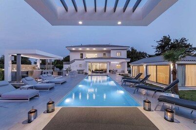 M Mansion Luxury Living Villa
Private Paradise on a Timeless Greek Island