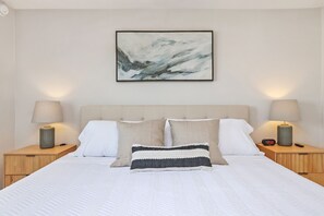 3 bedrooms, desk, iron/ironing board, travel crib - Perfect Family Getaway in Chandler (Chandler)