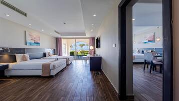 迷你吧、客房内保险箱、熨斗/熨板、床单