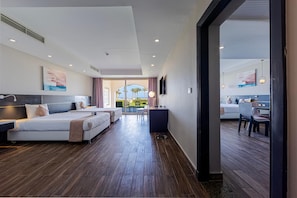 Frigobar, cofres nos quartos, ferros/tábuas de passar roupa