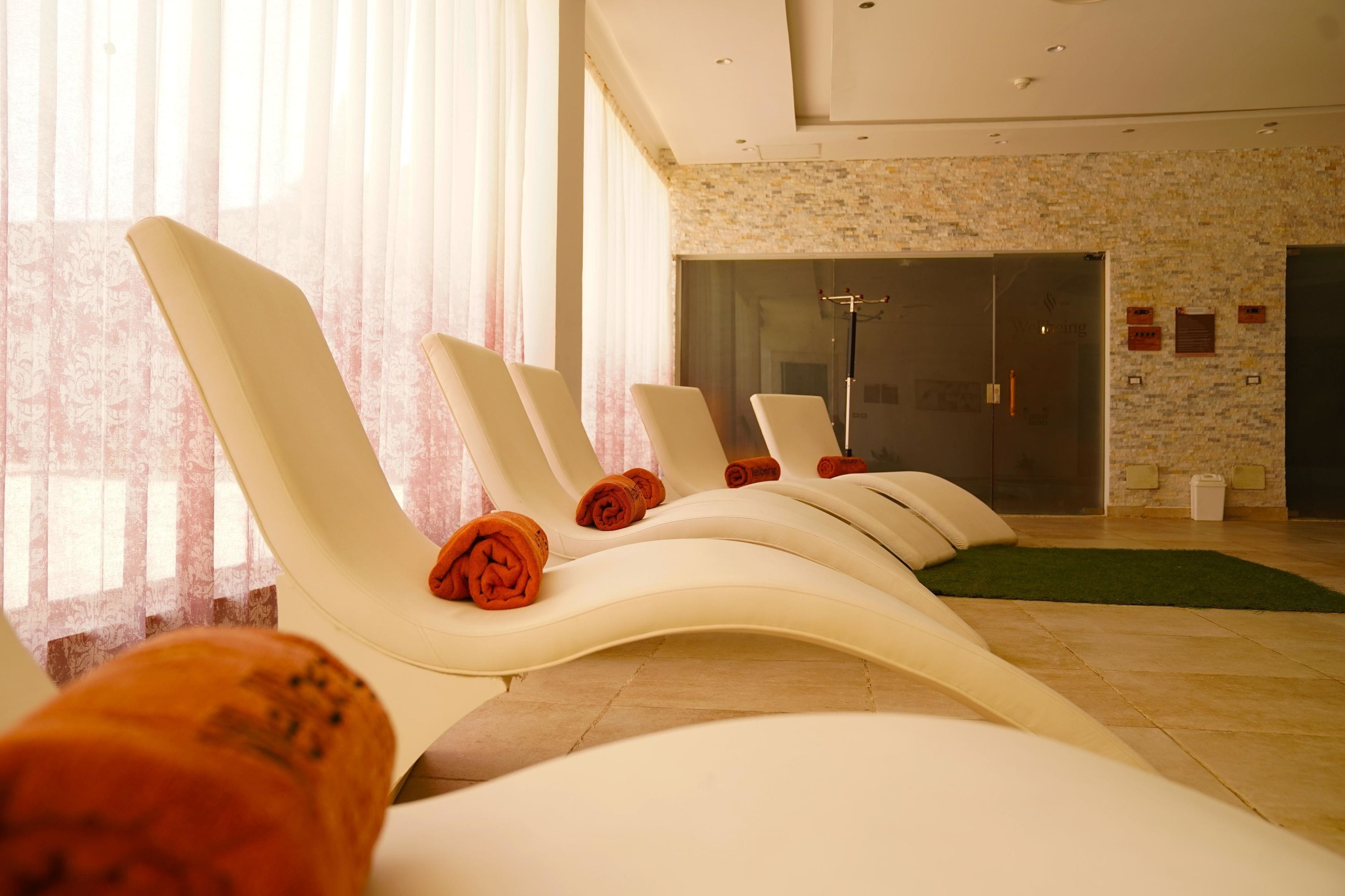 Sauna, hot tub, massages