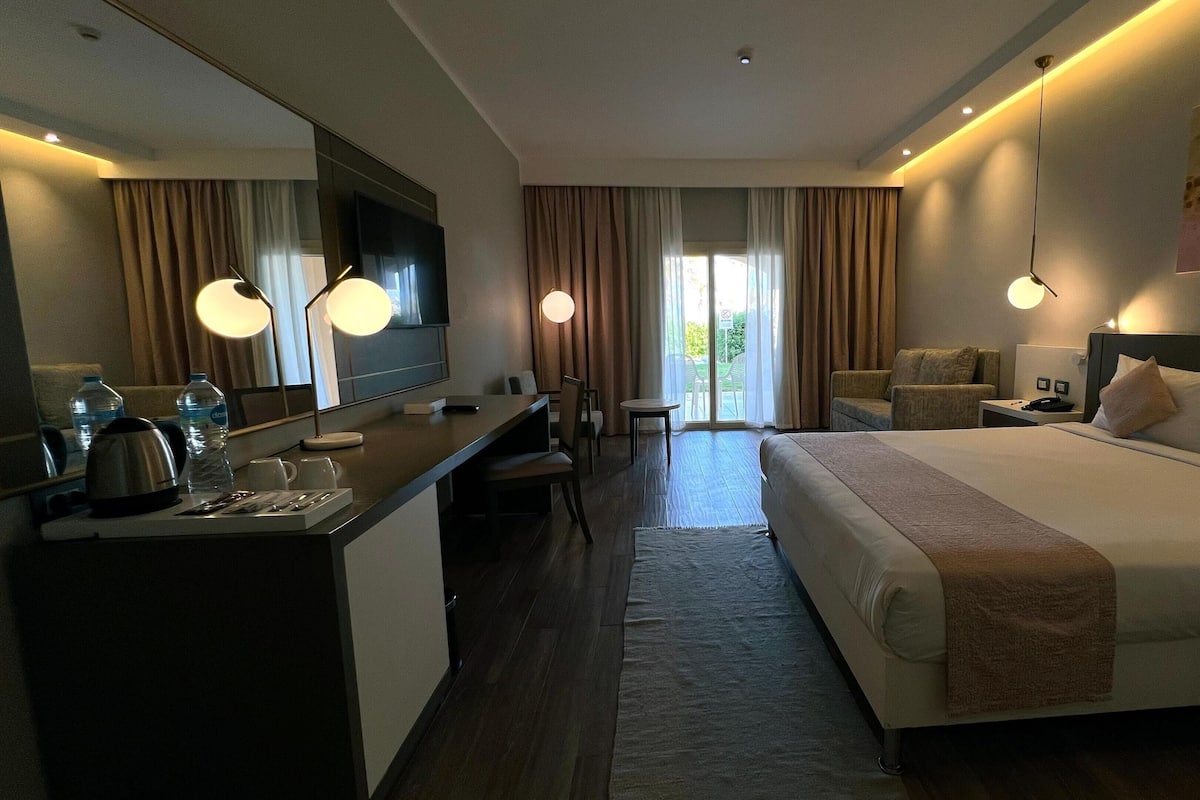 Premium Jacuzzi Outdoor ( Adults Only ) | Minibar, in-room safe, iron/ironing board, bed sheets