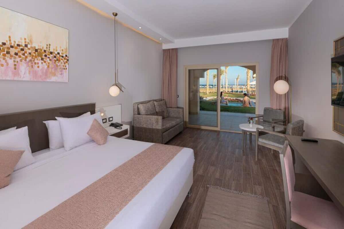 Premium Jacuzzi Outdoor ( Adults Only ) | Minibar, in-room safe, iron/ironing board (on request), bed sheets