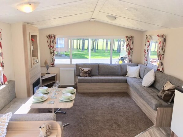 Living area - 3-bedroom Caravan in Durham Dales (Witton-le-Wear)