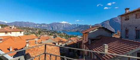 Family Apartment, Multiple Bedrooms, 2 Bathrooms, Mountainside (Mezzegra Le ERE) | Balcony