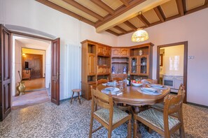 Family Apartment, Multiple Bedrooms, 2 Bathrooms, Mountainside (Mezzegra Le ERE) | Dining - Mezzegra Le ERE (Tremezzina)