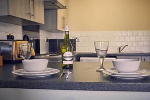 House | Private kitchen | Full-sized fridge, microwave, oven, stovetop - Chapel Race - Rookhope Arch (Bishop Auckland)