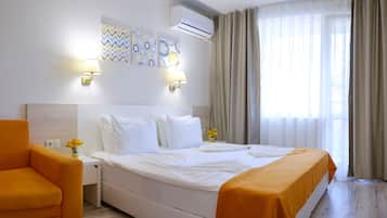 Zimmersafe, Schreibtisch, laptopgeeigneter Arbeitsplatz