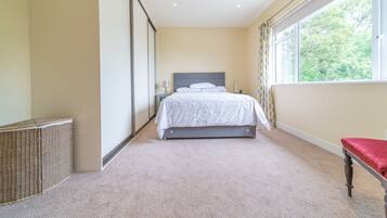 2 bedrooms, iron/ironing board, travel cot, free WiFi