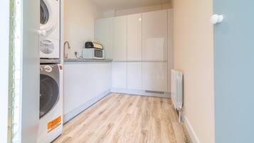 Frigorífic, microones, forn i placa de cuina