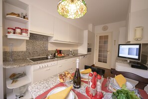 Căn hộ dành cho gia đình, nhiều giường (Sweet Home) | Bếp riêng | Tủ lạnh, lò vi sóng, lò nướng, bếp nấu 