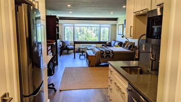 Escrivaninha, ferros/tábuas de passar roupa, Wi-Fi de cortesia