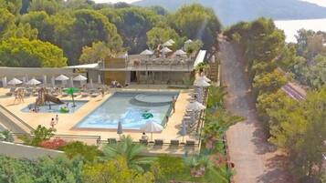 Outdoor pool, a heated pool