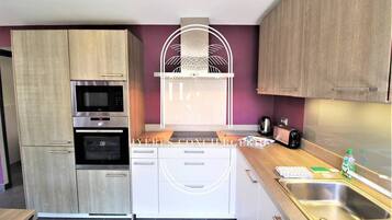 Réfrigérateur, micro-ondes, four, lave-vaisselle