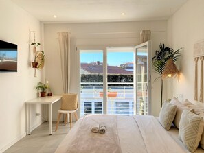6 bedrooms, iron/ironing board, free WiFi, bed sheets