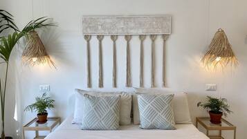 6 bedrooms, iron/ironing board, WiFi (free), bed sheets