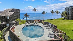 Pool - Sealodge C6 By Parrish Kauai - panoramic & private ocean view - great honeymoon (Princeville)