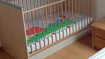 3 bedrooms, desk, free WiFi, bed sheets