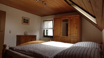 3 Schlafzimmer, Schreibtisch, kostenloses WLAN, Bettwäsche