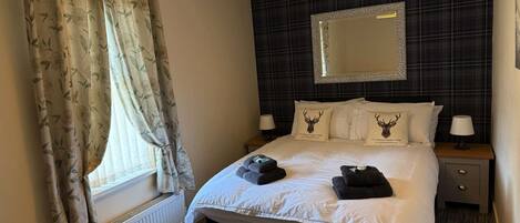 3 bedrooms, desk, iron/ironing board, WiFi