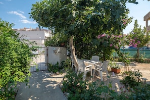 Apartment | Property grounds - A1 - apt Near Beach With Patio, Parking and Grill (Split)