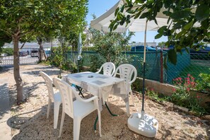Apartment | Balcony - A 1 - apt Near Beach With Patio, Parking and Grill (Split)
