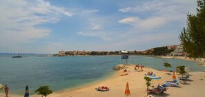 Apartment | Beach - A1 - apt Near Beach With Patio, Parking and Grill (Split)