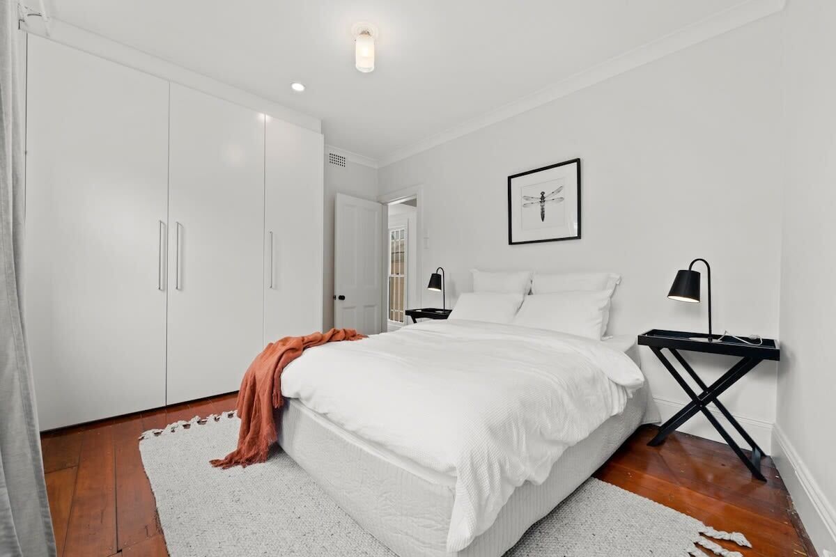 2 habitaciones, tabla de planchar con plancha, wifi y ropa de cama 