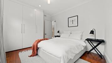 2 habitaciones, tabla de planchar con plancha, wifi y ropa de cama