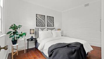 2 bedrooms, iron/ironing board, WiFi, bed sheets