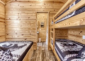1 chambre, fer et planche à repasser