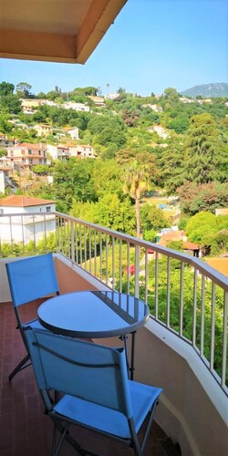 Quiet, Clear view, Close to Beaches and Shops, Parking & Wifi Included