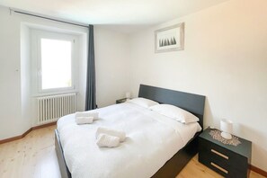 1 bedroom, WiFi, bed sheets - BLUE HOUSE 3 by Design Studio (Bellano)