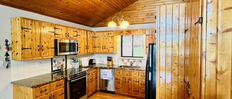 Refrigerador, microondas, horno, placa de cocina