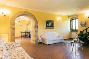 TV - Villa per 6 con Piscina (San Gimignano (SI))