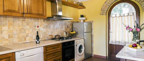 Kühlschrank, Ofen, Herdplatte, Geschirrspüler