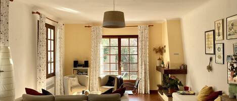 Livres, chaîne hi-fi