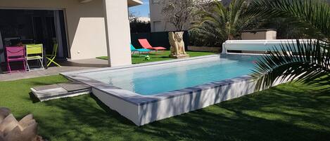 Outdoor pool, a heated pool