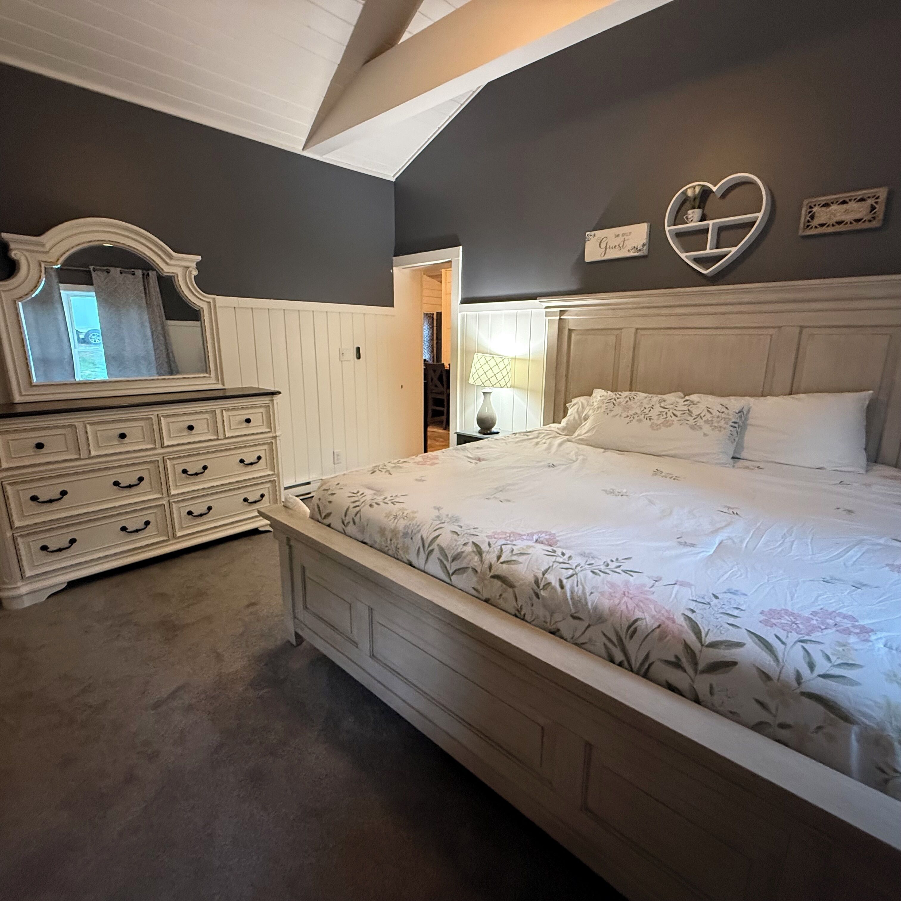 3 bedrooms, travel crib, WiFi, bed sheets