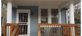 4BR/2 Full Bath - Sleeps 10! Large Yard! 2 Cars!