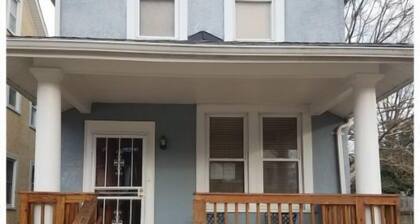 4BR/2 Full Bath - Sleeps 10! Large Yard! 2 Cars!