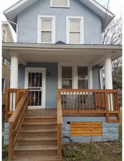 4BR/2 Full Bath - Sleeps 10! Large Yard! 2 Cars!